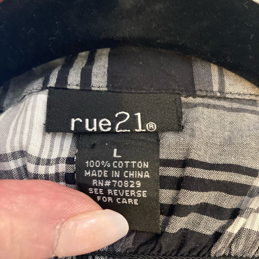 Shirt - Picture 2 of 3